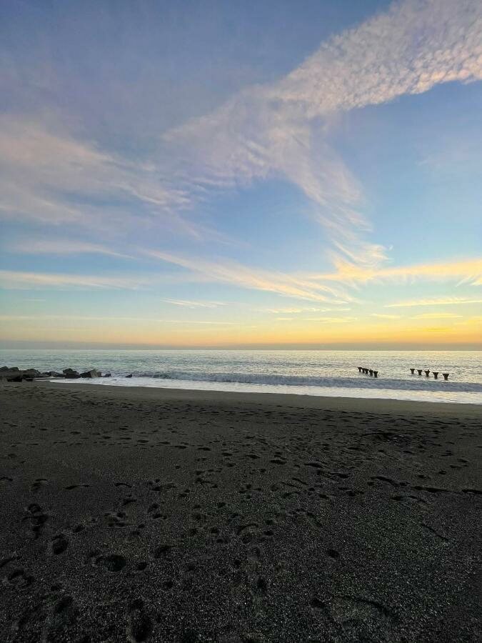 La spiaggia di Paola al tramonto